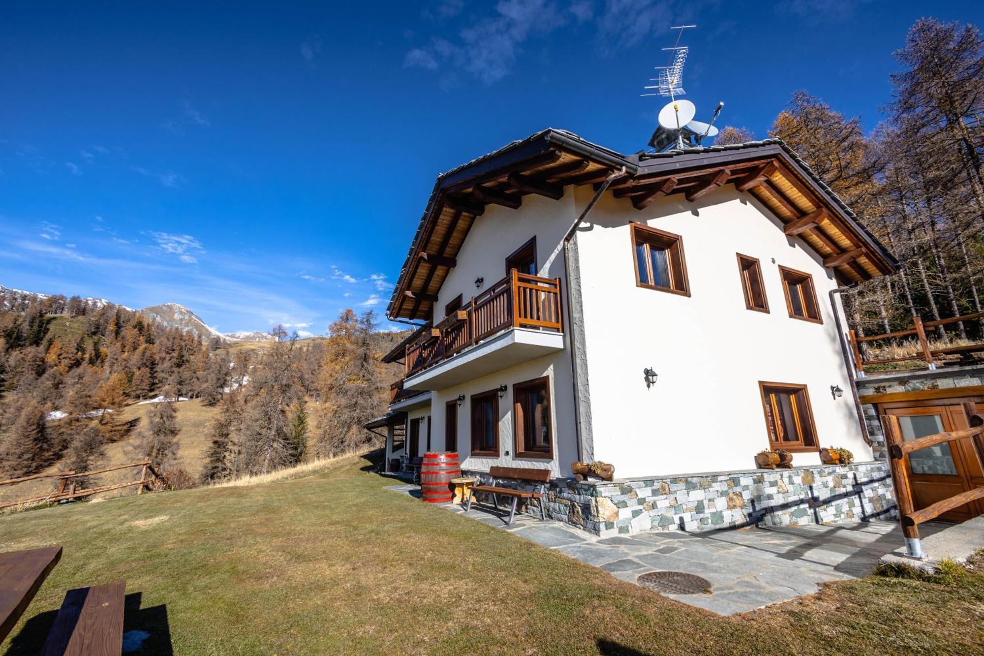 Le Coin Des Melezes - Nature & Trek - Camere In Baita Di Montagna Brusson Bagian luar foto