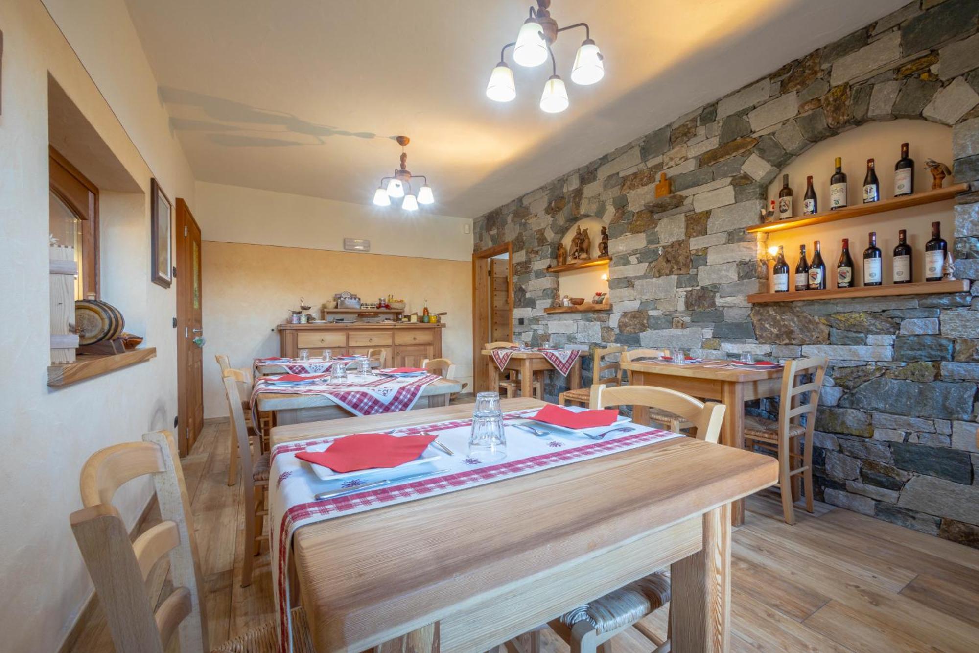 Le Coin Des Melezes - Nature & Trek - Camere In Baita Di Montagna Brusson Bagian luar foto