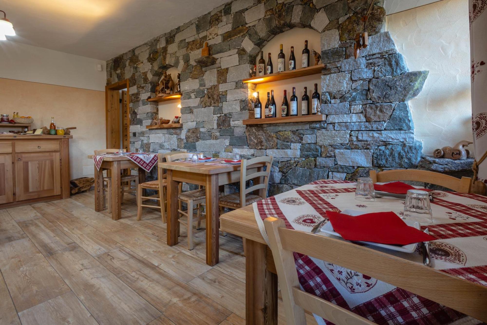 Le Coin Des Melezes - Nature & Trek - Camere In Baita Di Montagna Brusson Bagian luar foto