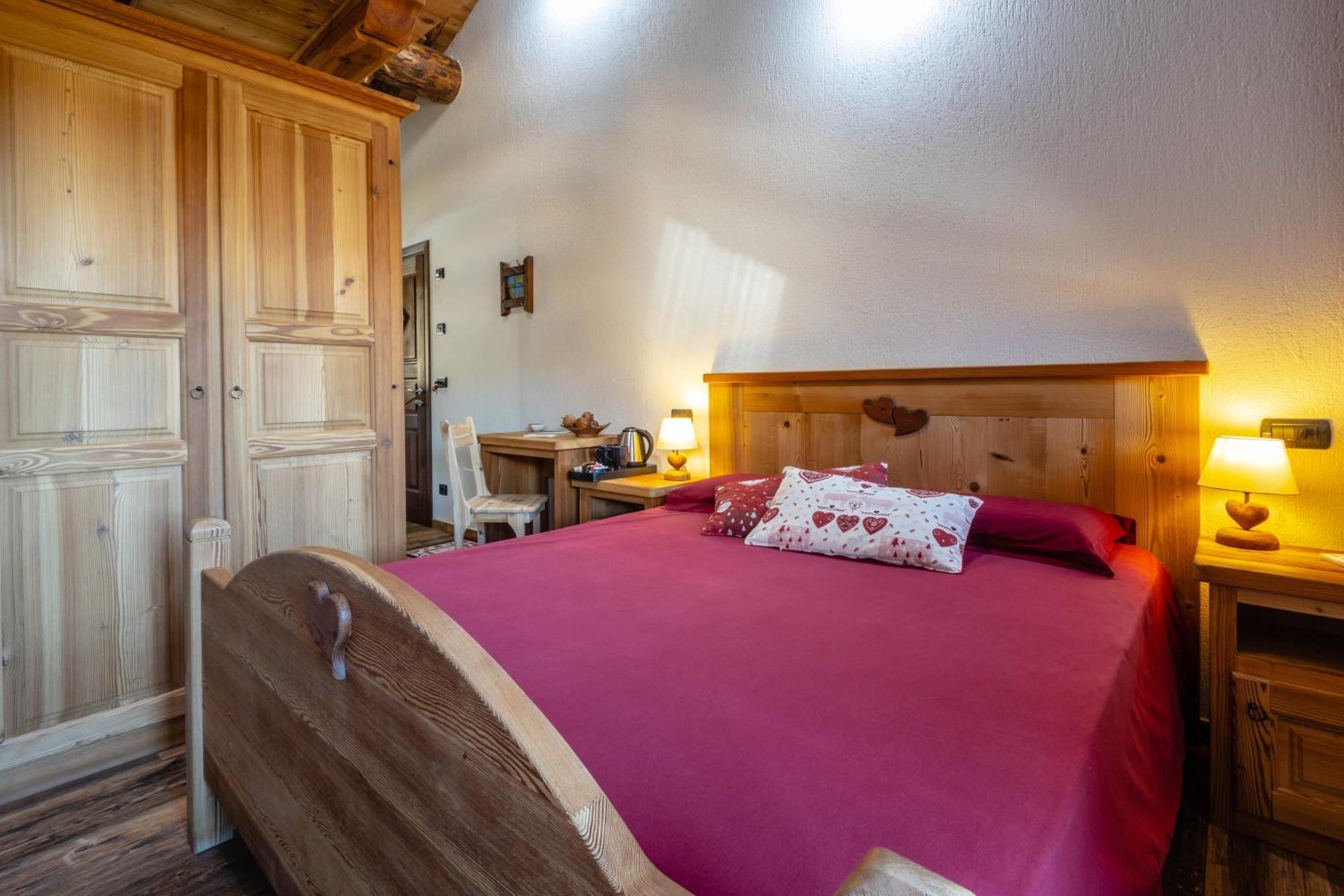 Le Coin Des Melezes - Nature & Trek - Camere In Baita Di Montagna Brusson Bagian luar foto