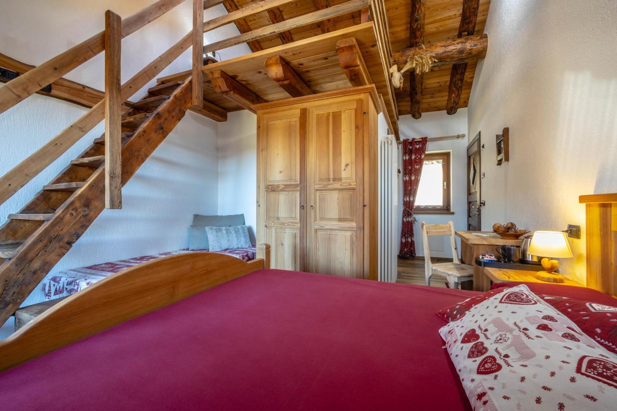 Le Coin Des Melezes - Nature & Trek - Camere In Baita Di Montagna Brusson Bagian luar foto