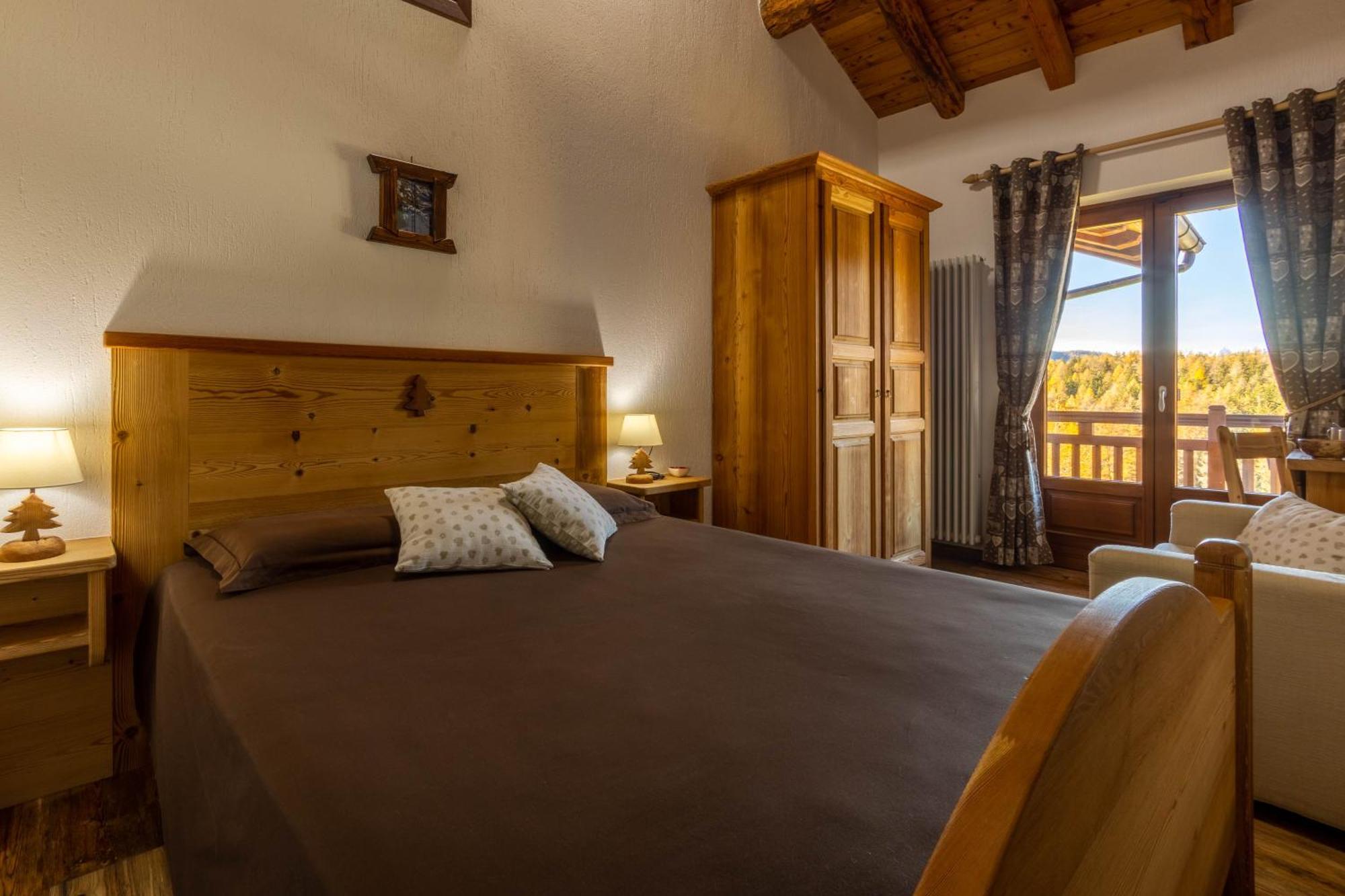Le Coin Des Melezes - Nature & Trek - Camere In Baita Di Montagna Brusson Bagian luar foto