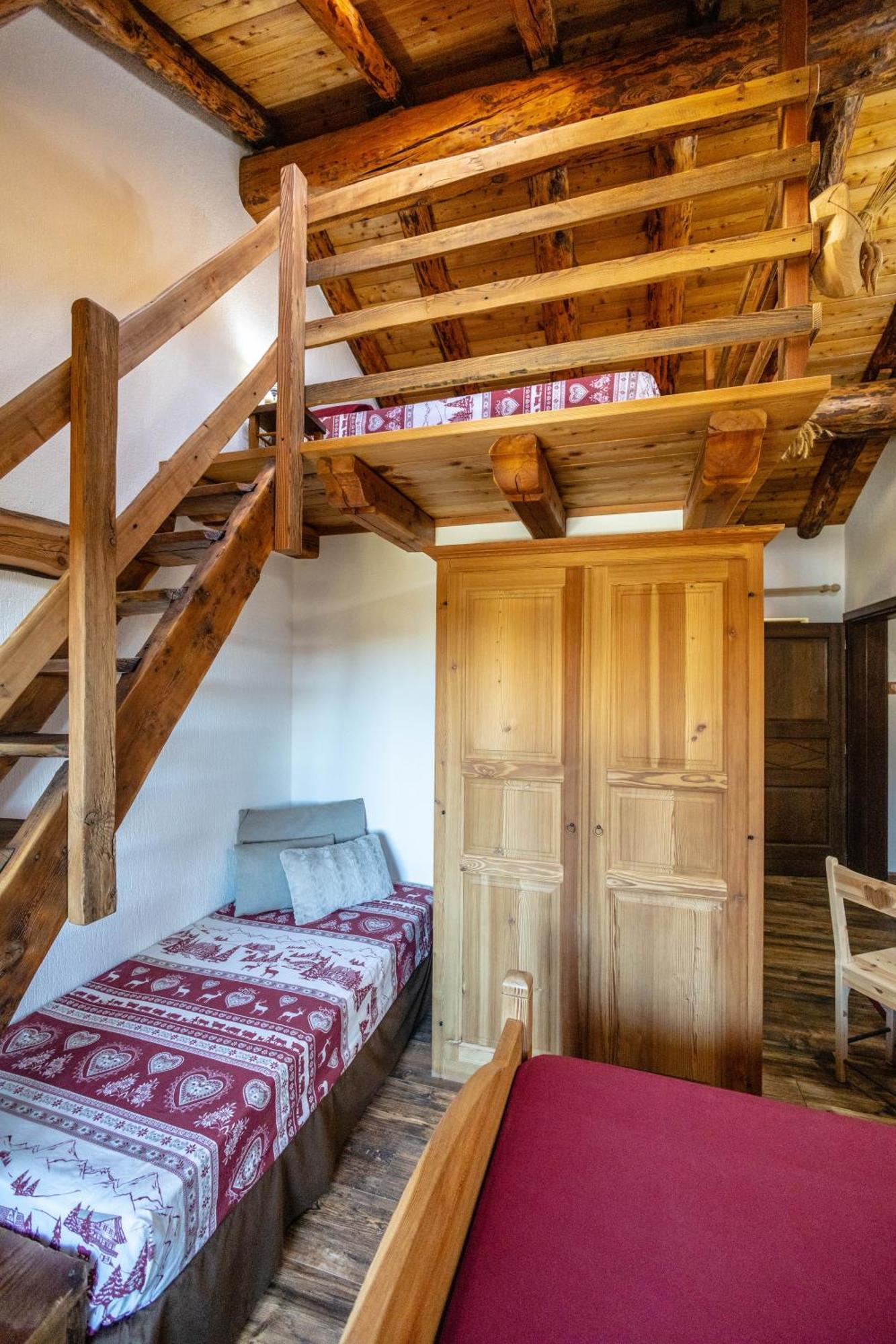 Le Coin Des Melezes - Nature & Trek - Camere In Baita Di Montagna Brusson Bagian luar foto