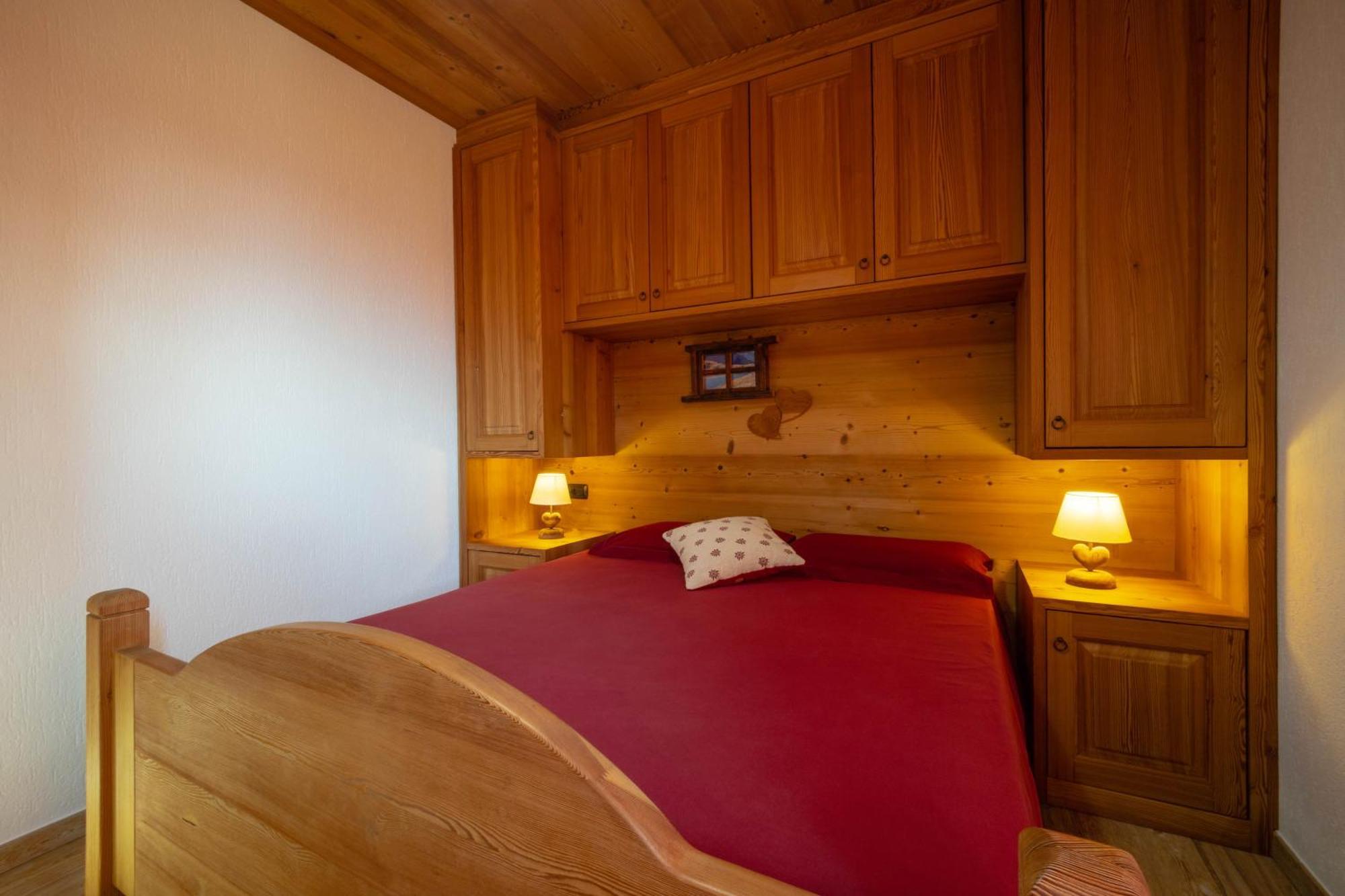 Le Coin Des Melezes - Nature & Trek - Camere In Baita Di Montagna Brusson Bagian luar foto