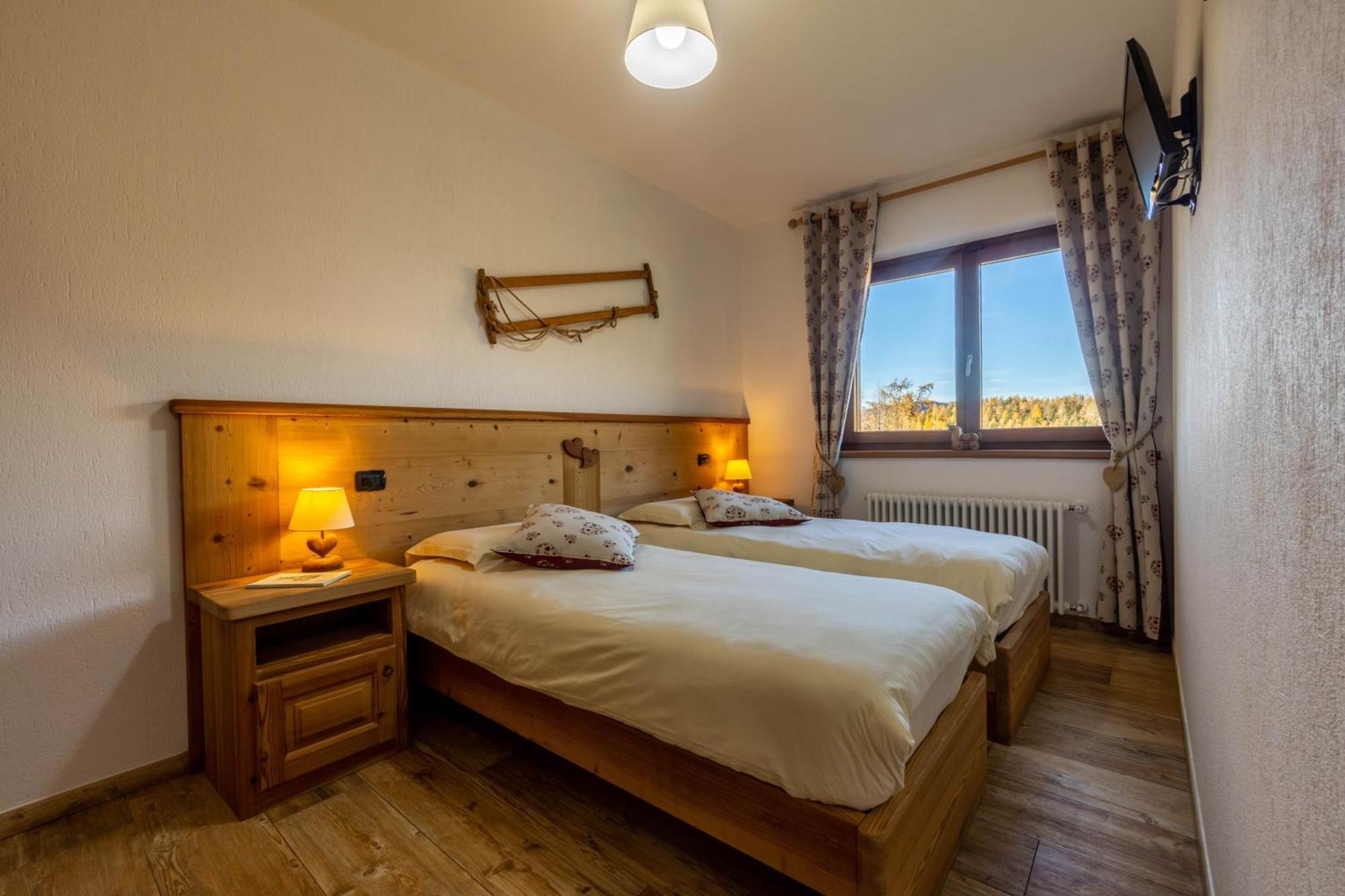 Le Coin Des Melezes - Nature & Trek - Camere In Baita Di Montagna Brusson Bagian luar foto