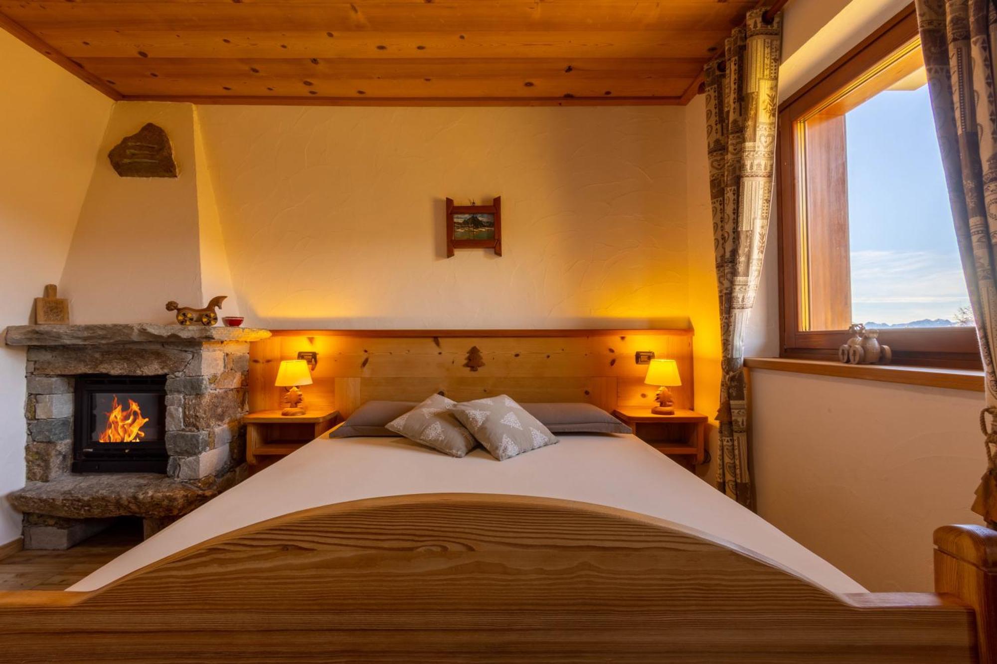 Le Coin Des Melezes - Nature & Trek - Camere In Baita Di Montagna Brusson Bagian luar foto