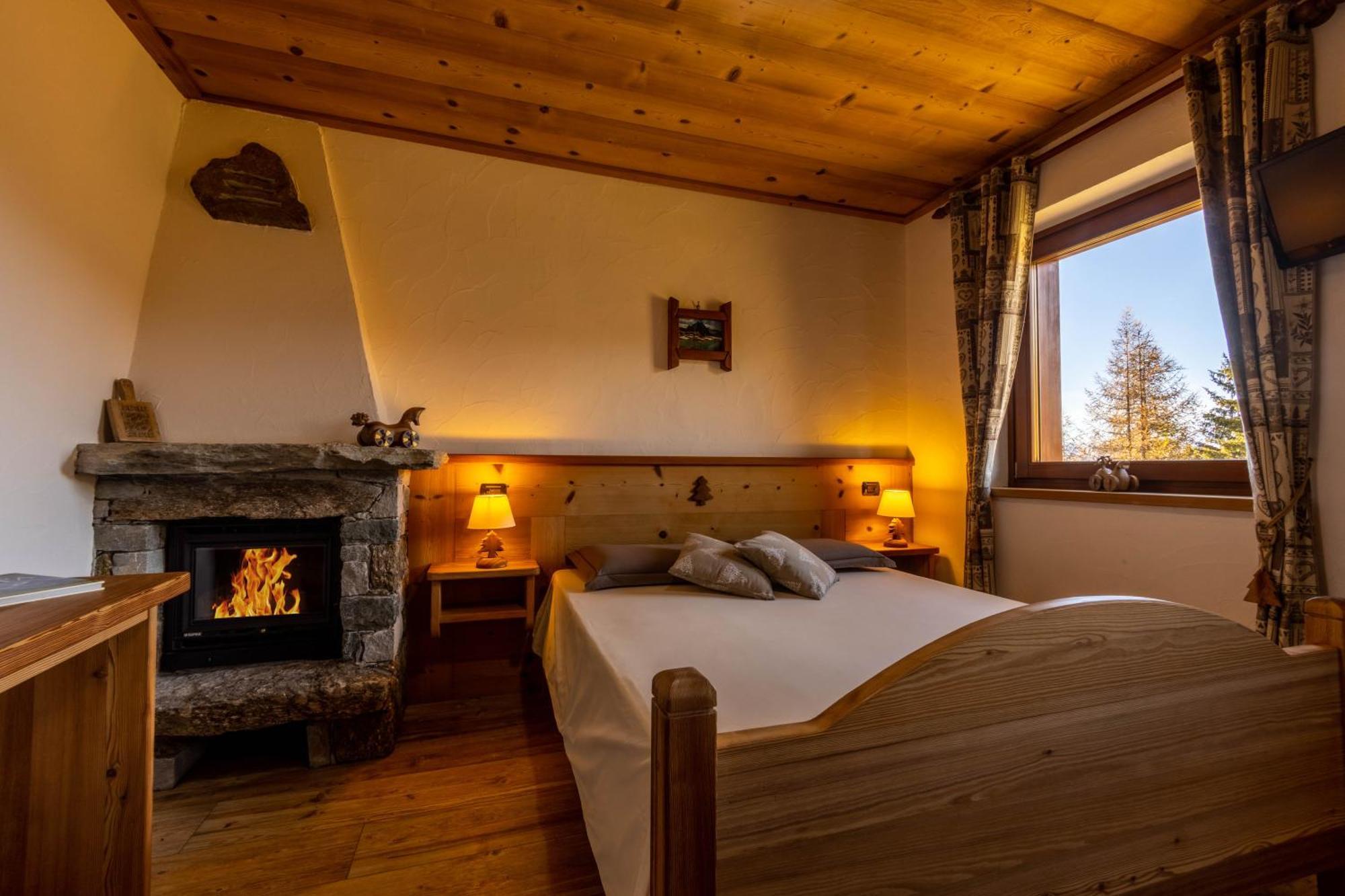 Le Coin Des Melezes - Nature & Trek - Camere In Baita Di Montagna Brusson Bagian luar foto