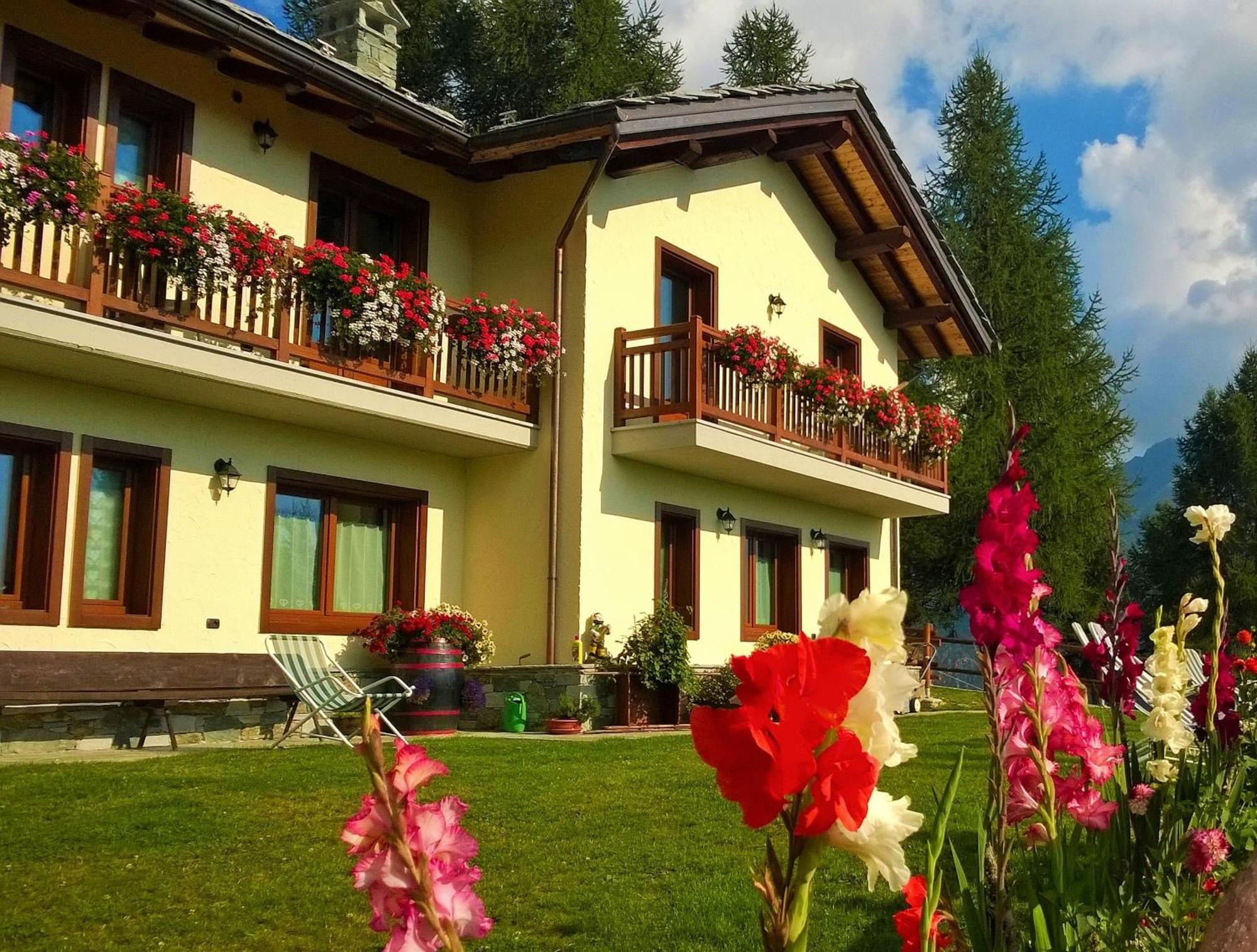 Le Coin Des Melezes - Nature & Trek - Camere In Baita Di Montagna Brusson Bagian luar foto