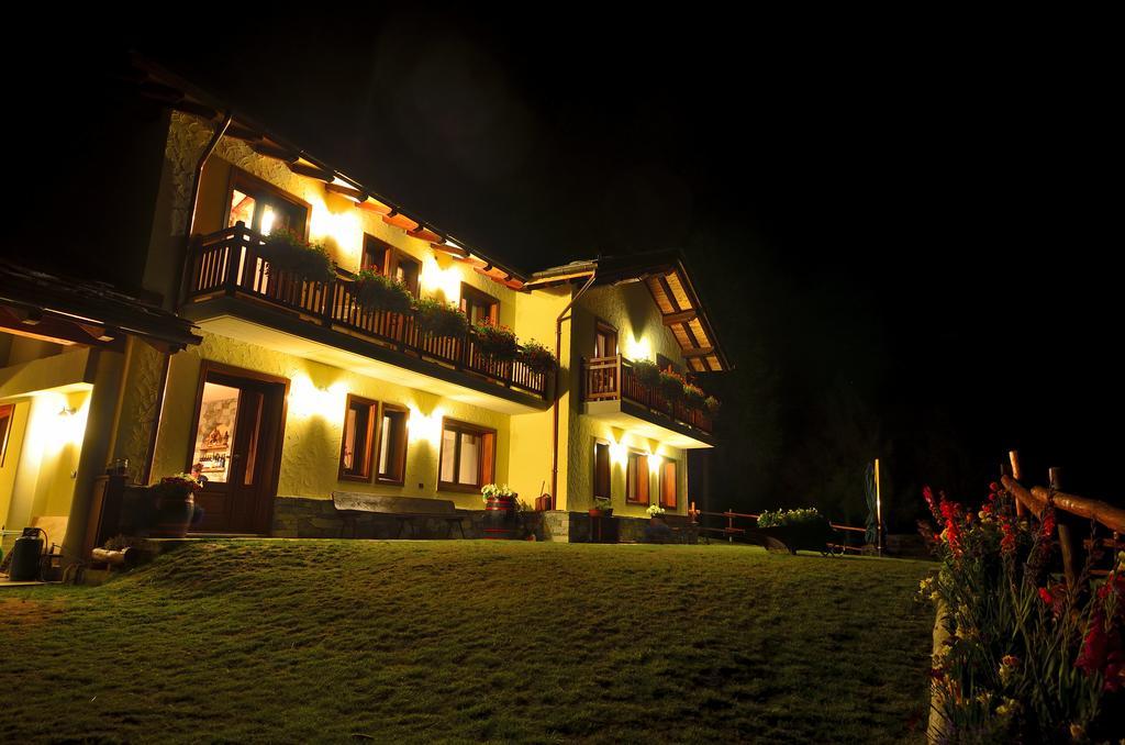 Le Coin Des Melezes - Nature & Trek - Camere In Baita Di Montagna Brusson Bagian luar foto