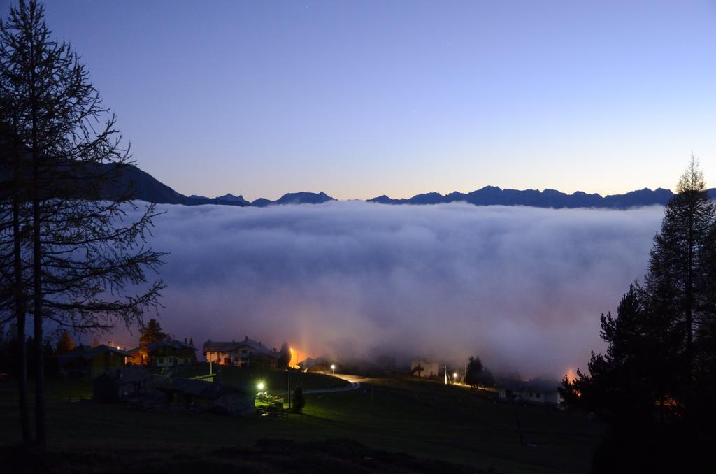 Le Coin Des Melezes - Nature & Trek - Camere In Baita Di Montagna Brusson Bagian luar foto